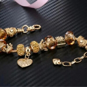 BEAUTIFUL HEART BEEDS CHARM BRACELET